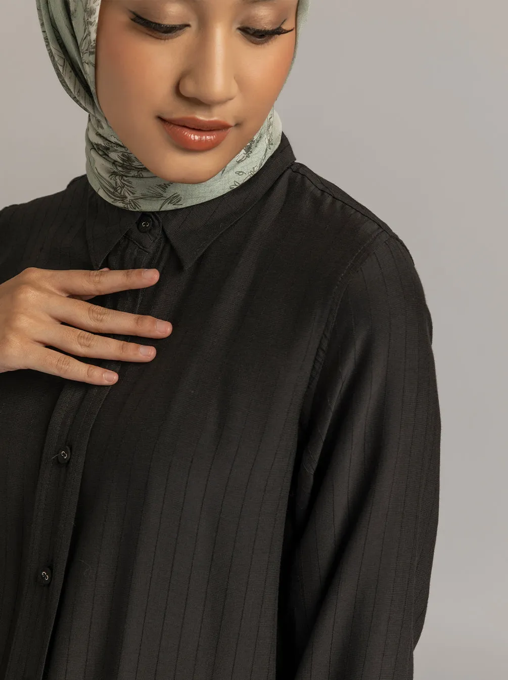 ANARA TOP PLAIN BLACK